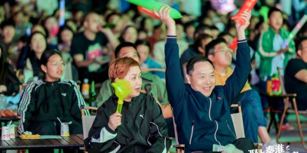 九游娱乐入口-两大会场同步开启、主题市集助燃夜经济，上秦淮“苏超第二现场”解锁观赛新体验|江苏足球联赛|足球赛|南京|商圈|足球_新浪体育_新浪新闻