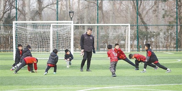 九游官方平台-“奔跑吧·少年”足球比赛火热开赛